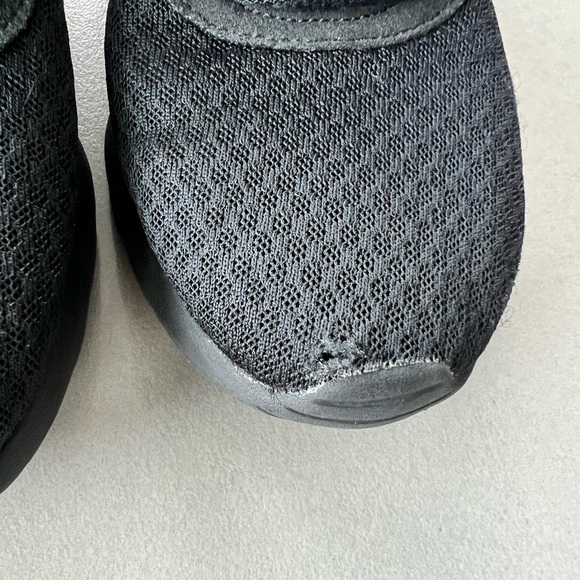 Bundle of 2 NIKE Tanjun Black Gold sneakers athletic size 7 running gym trainers - Picture 11 of 11